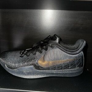 Nike Kobe Mamba Rage Instinct Gold Stars Men’s Size 10.5 NEW Black Gold Shoes